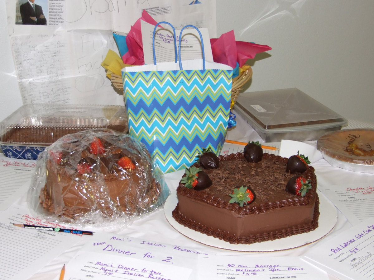 Image: Cakes for auction