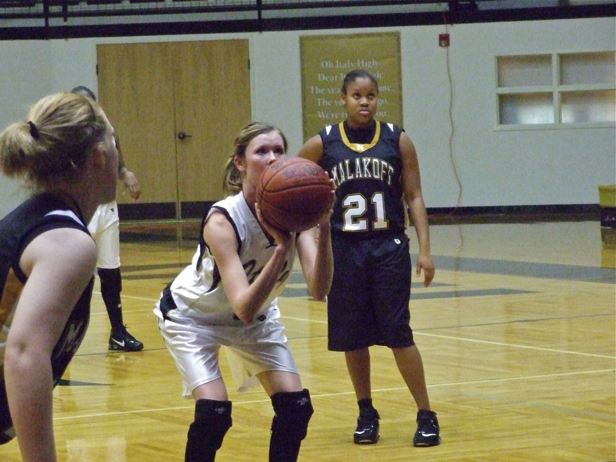 Image: Rossa eyes the goal — Count it…Kaitlyn doesn’t miss.