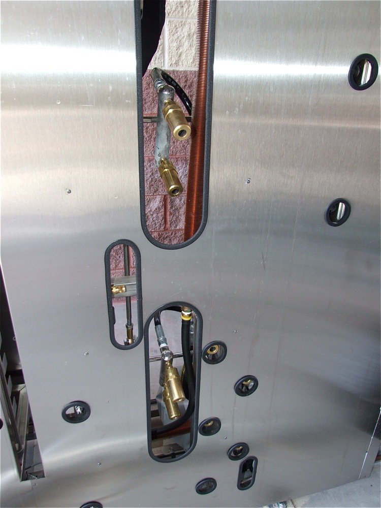 Image: Spray Nozzles — The Water Wizard includes 14 moving water nozzles that spray at 1,000 psi.