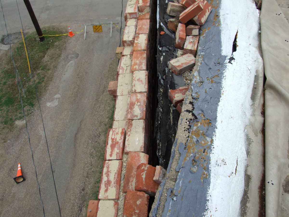 Image: Unstable wall