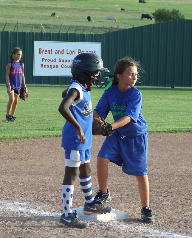 Image: She’s safe — Markia Houston stands her ground with this Dirt Diamond.