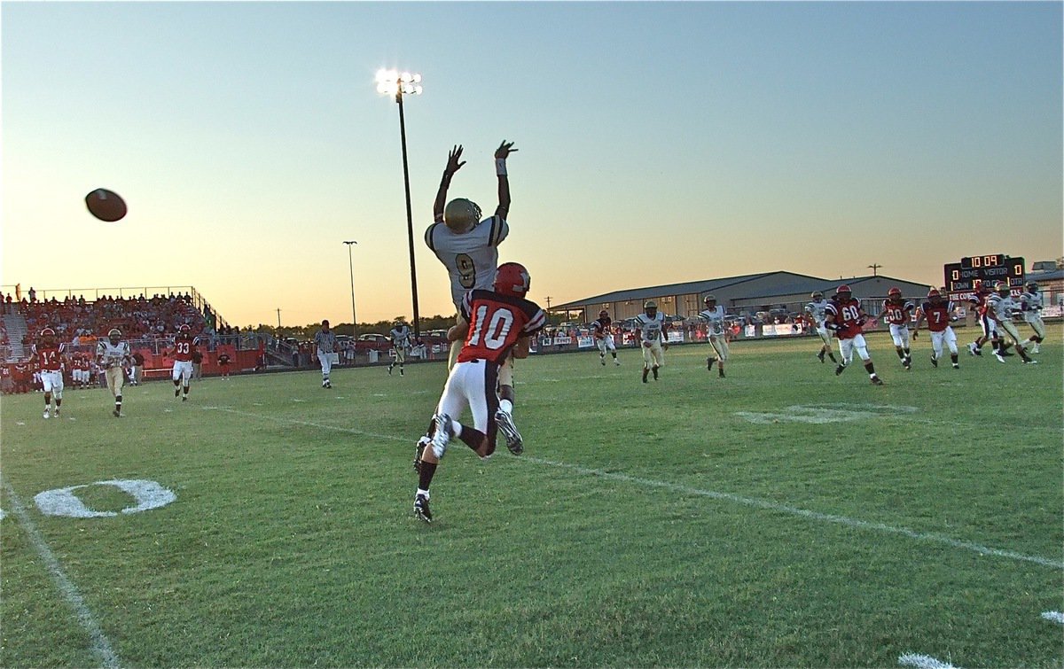 Image: Eager Panther — Gladiator receiver Devonta Simmons(9) draws an interference call on the Panthers to give Italy a first down.