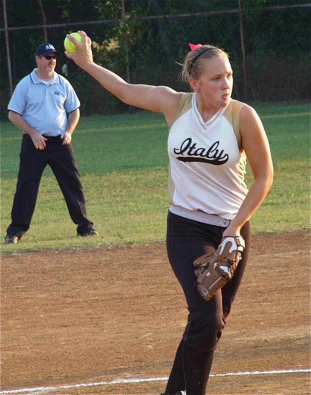 Image: Jac-attack — Jaclynn Lewis keeps the fast balls coming against Itasca.