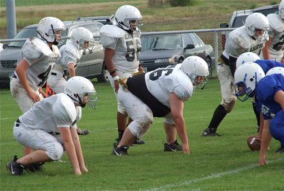Image: On the ball — The Italy JH defense is ready to attack.