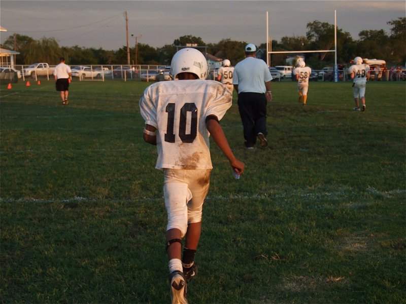 Image: Eric regroups — Italy quarterback Eric Carson tries to put the team on his back as he jogs to the opposite side of the field to start the 2nd quarter.