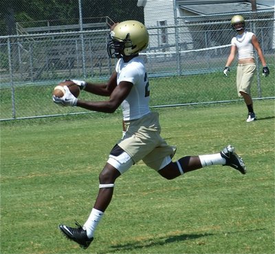 Image: Nice catch — Corrin Frazier hauls in a pass while fellow receiver Jase Holden looks on.