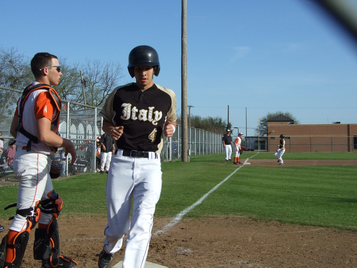 Image: Oscar scores — Oscar Gonzalez scores during the top of the 2nd inning.