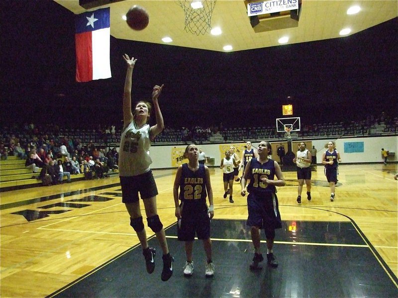 Image: Kaitlyn is all business — Kaitlyn Rossa(25) played inspired basketball in an Italy throwback uniform.