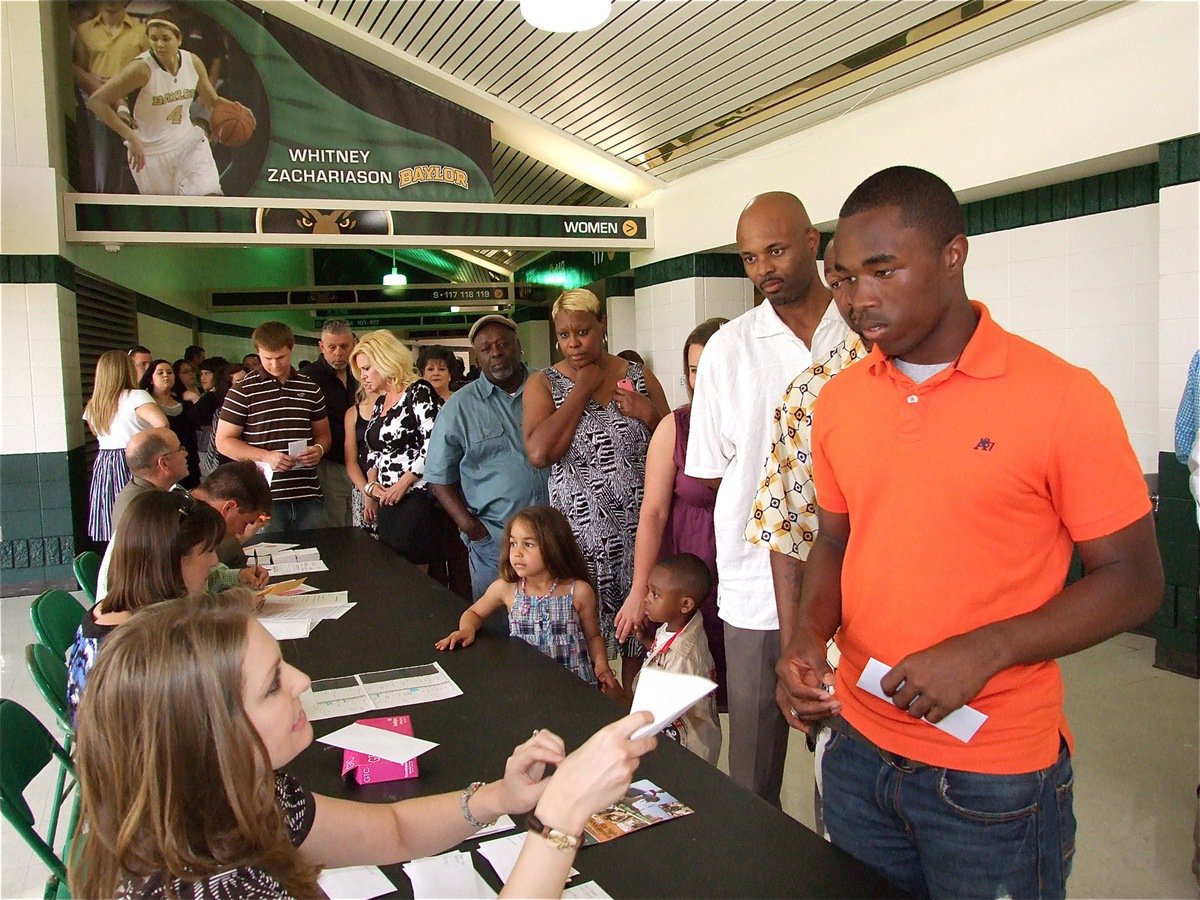 Image: Jasenio Anderson attends FCA All-Star Victory Banquet in Waco — Italy High School Gladiator, Jasenio Anderson, checks in with his family inside the Baylor Ferrell Center before making their way into Paul J. Meyer Arena to enjoy the FCA (Fellowship of Christian Athletes) All-Star Victory Banquet.