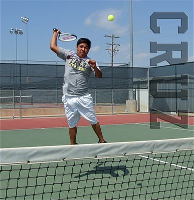 Image: Cruz crushes it — Cruz Enriquez shows his overhead slam skills.