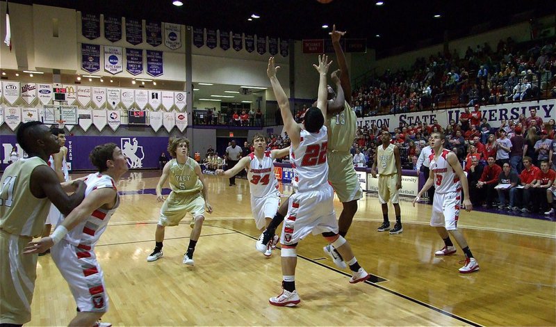Image: Larry Mayberry — Italy’s Larry Mayberry(13) spins and shoots in the lane.