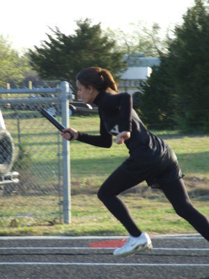 Image: Anna’s on the move — Anna Viers is in top form to start her event.