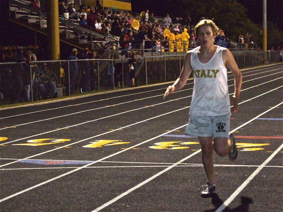 Image: Gus Allen — Gus Allen put in an amazing run around the Hubbard track that caught the attention of some of the Italy faithful. Not bad for an offensive tackle on the football team!