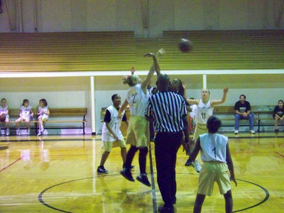 Image: Italy 23 tips-off — Italy’s #22 Jaclynn Lewis swats the jump ball to an open teammate.