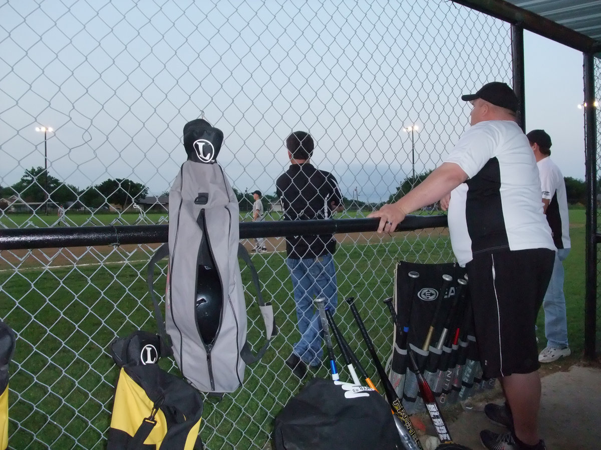 Image: Looking on — Italy’s Coach Gary Wood, Lewis Essery and Gary May are restless late in the game.