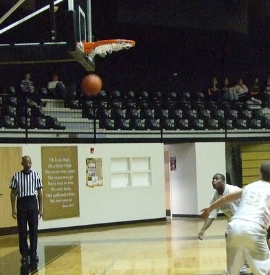Image: Bobby &amp; Brandon — Bobby Wilson and Brandon Souder were prepared for a missed Itasca free throw.