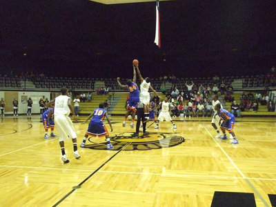 Image: Flies like a Butterfly — Dontavius can sting like a bee also. It wasn’t long after the opening tip-off that the matchup, between Italy and Dallas Gateway, got physical. Both players and fans had to be ejected or escorted out.