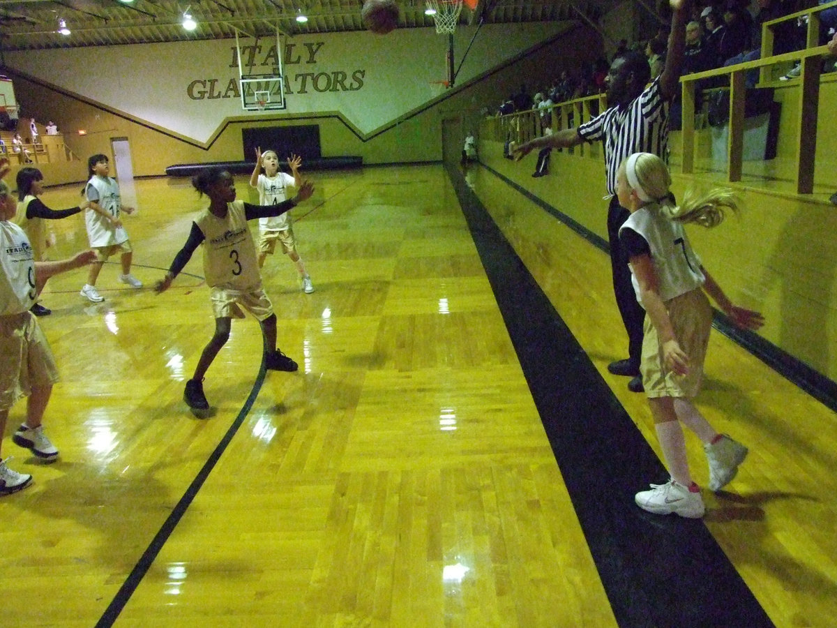Image: Inbounding The Ball — Italy 14’s Taylor Boyd inbounds during their game with Italy 13 coached by Elizabeth Evans.