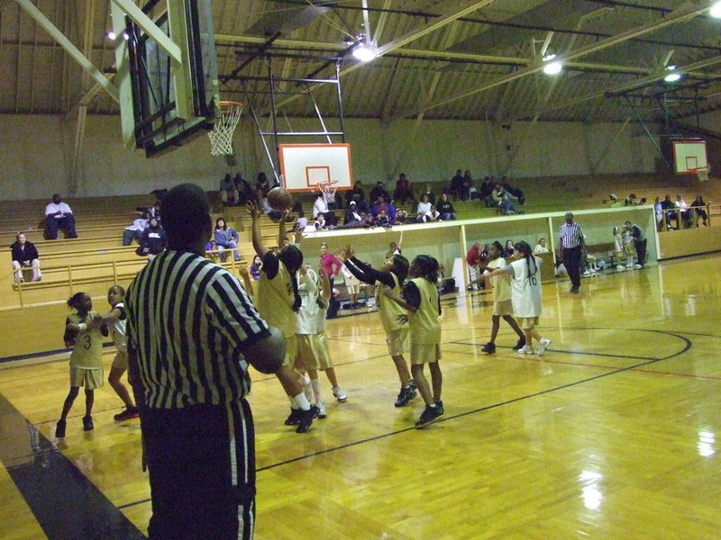 Image: Big Shot — Italy 13 was unstoppable in the paint as they left no doubt winning big 26-11.