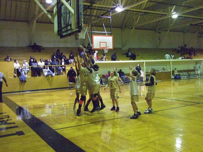 Image: Big Rebound — Italy 23’s “Girls In Gold” held on for a 25-17 victory despite two players being out with the flu.
