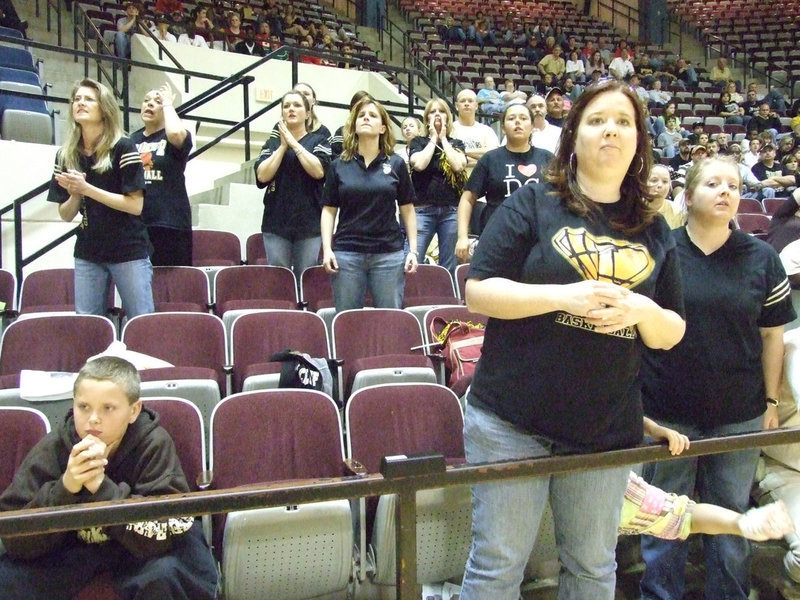 Image: Hanging on every play — Italy’s anxious fans used mental telepathy to help Gladiator shots drop in.