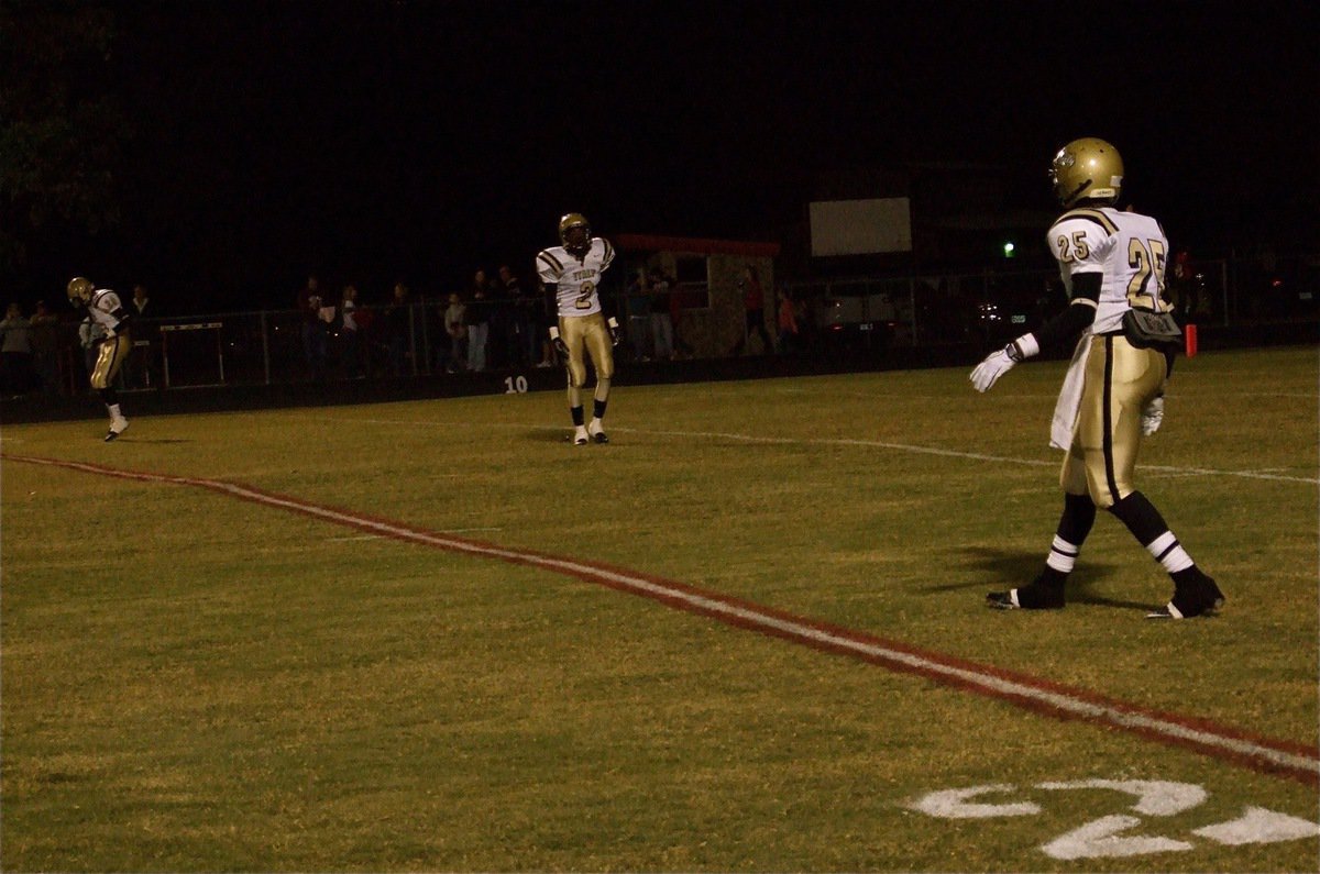 Image: Ready to run — Gladiators De’Andre Sephus(20), Heath Clemons(2) and Corrin Frazier(25) await the game’s opening kickoff.