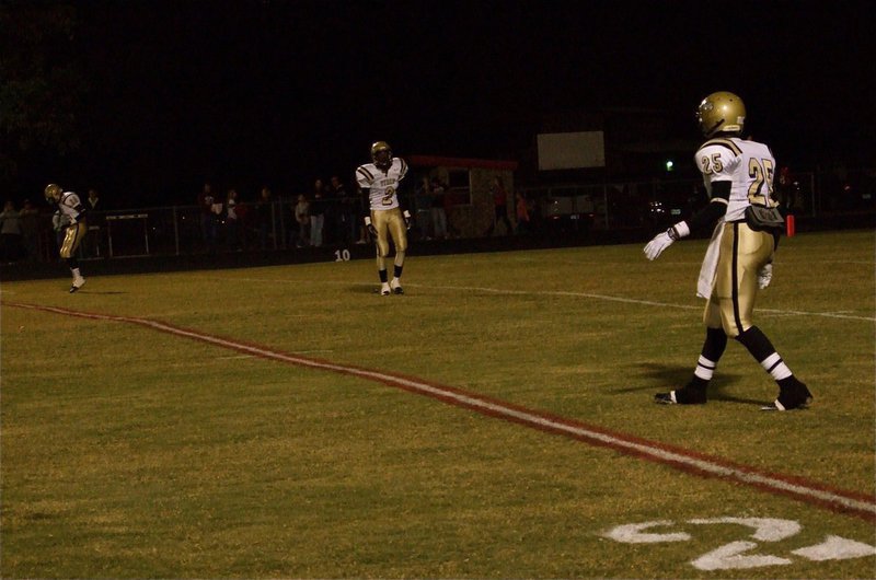 Image: Ready to run — Gladiators De’Andre Sephus(20), Heath Clemons(2) and Corrin Frazier(25) await the game’s opening kickoff.
