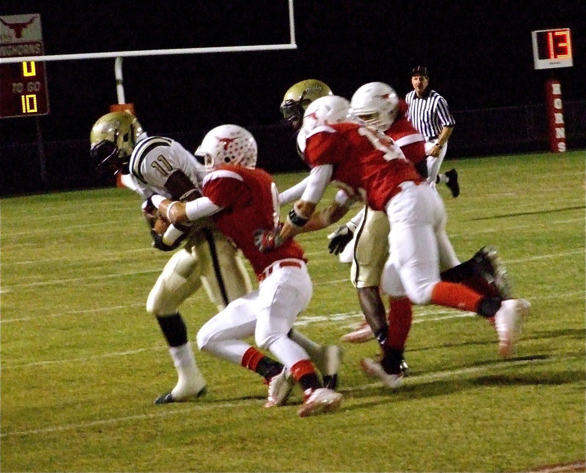 Image: No holding back — The Longhorn defense tries to slow down Jasenio Anderson(11) and the Gladiator offense.
