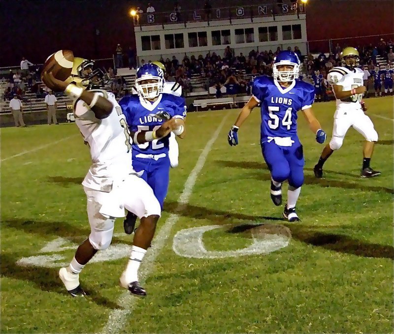 Image: Anderson passes — Italy’s Jasenio Anderson(11) rolls right and releases the ball downfield over the Lions’ defense.