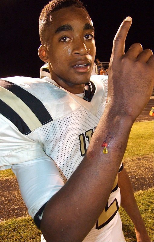 Image: Heath bleeds gold — Heath Clemons(2) bleeds Gladiator gold and helps Italy start 1-0 in district.