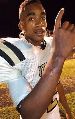 Image: Heath bleeds gold — Heath Clemons(2) bleeds Gladiator gold and helps Italy start 1-0 in district.