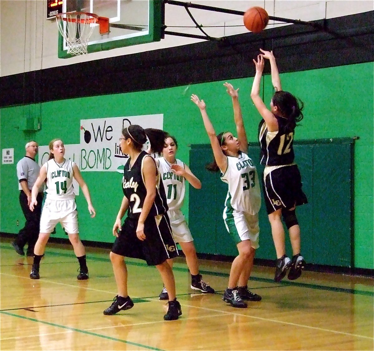 Image: That’s in there — Italy’s Paola Mata(12) scores from the baseline against the JV Lady Cubs.