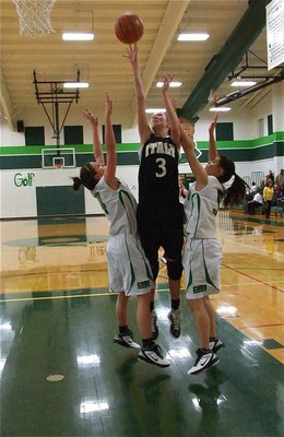 Image: Rossa’s gets agressive — Kaitlyn Rossa(3) tries to take over in the fourth.