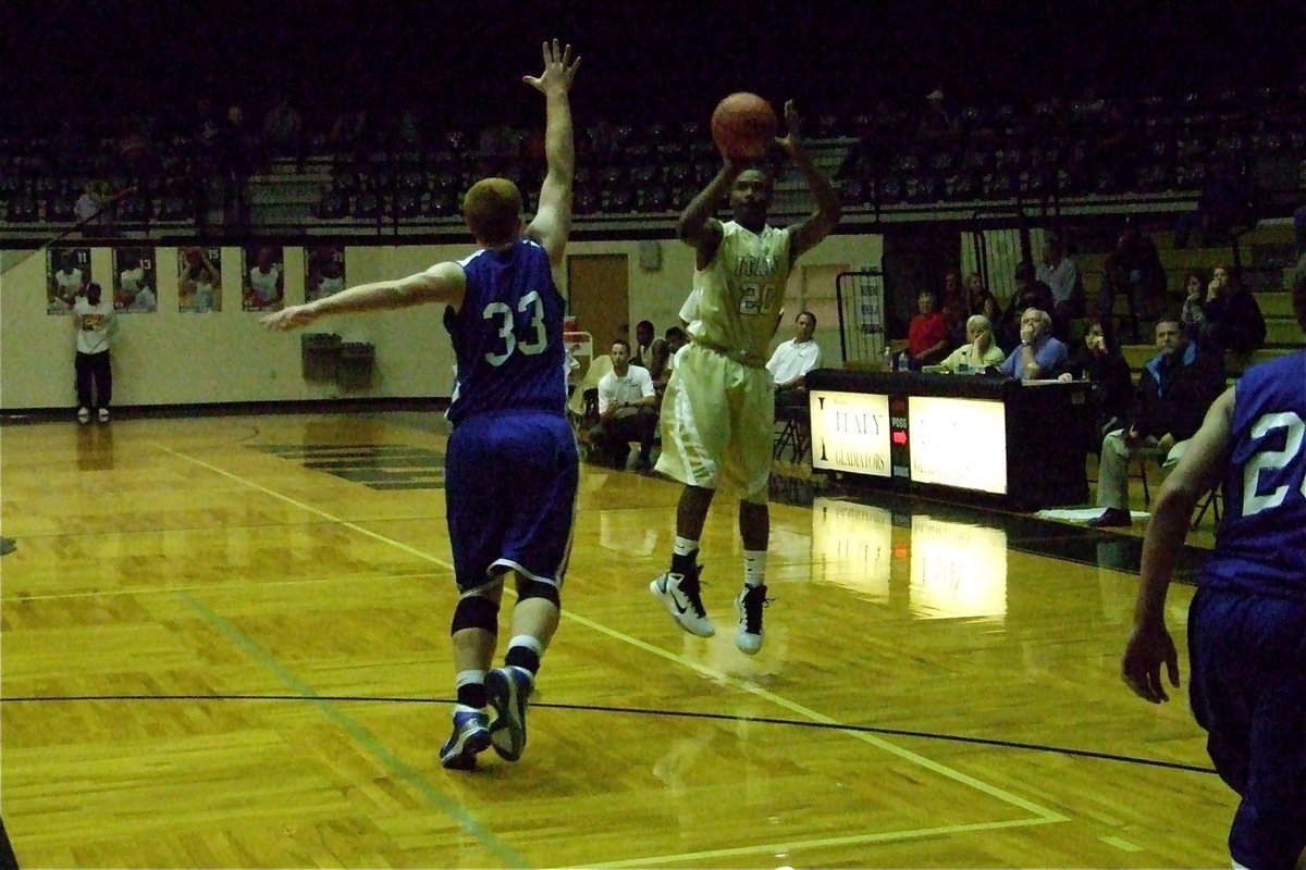Image: Sephus shoots — Gladiator De’Andre Sephus(20) puts up a 3-point shot during Italy’s win against Frost.