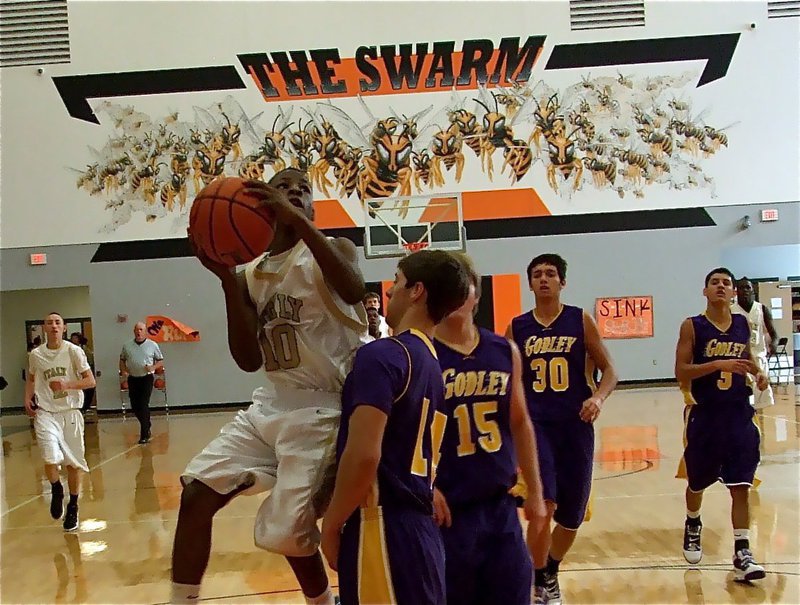 Image: Carson up the court — Italy’s Eric Carson(10) tries to finish on the fast break.