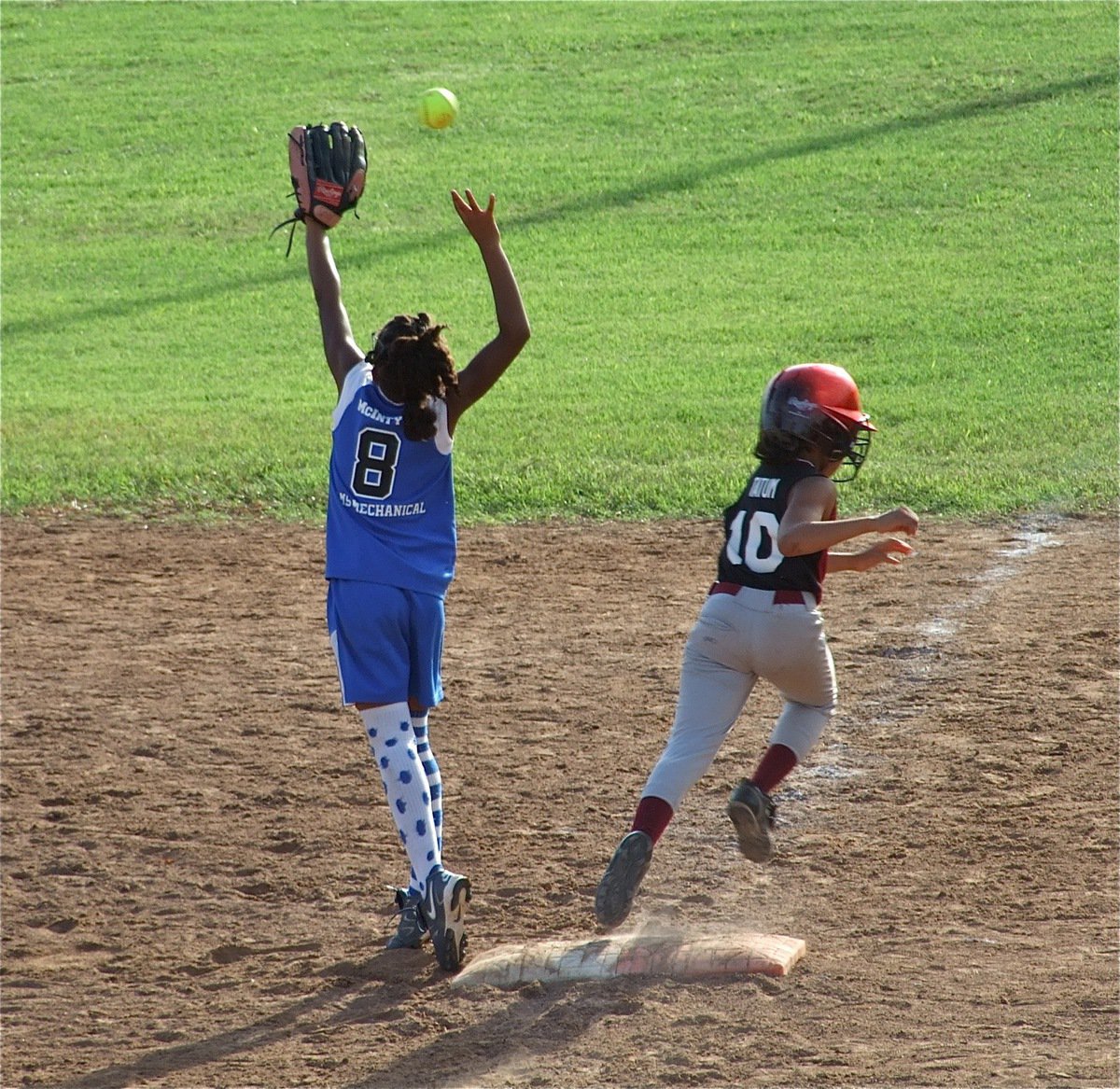 Image: Reaching first — The Ferris Scorpions capitalize on Milford’s misfortunes to hand Milford their first loss of the season, 13-4, forcing an extra game to decide the district tournament champion.