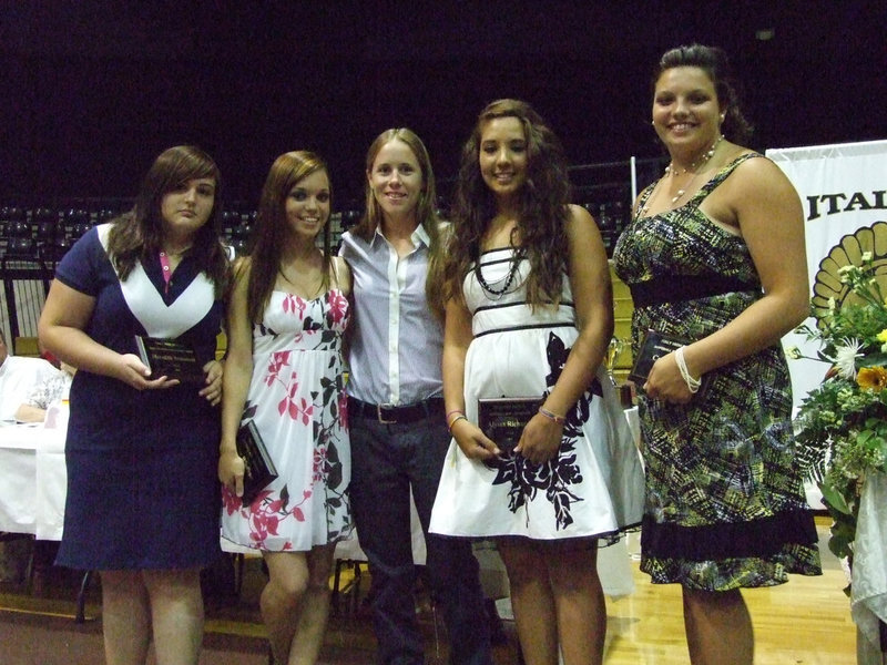 Image: The power of softball — Coach Jennifer Reeves gives the awards. (L-R) Meredith Brummett, Drew Windham, Reeves, Alyssa Richards and Cori Jeffords.
