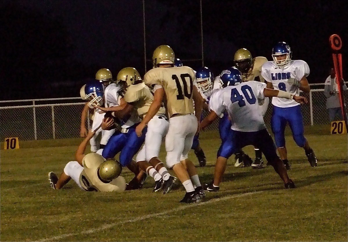 Image: Two tough — Italy’s Kevin Roldan(60) and Trevon Robertson(9) combine for a stop.