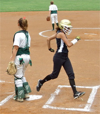 Image: Anna scores first — Freshman Anna Viers puts the first score on the board followed by Alyssa Richards to give Italy a 2-0 lead in the 1st inning.