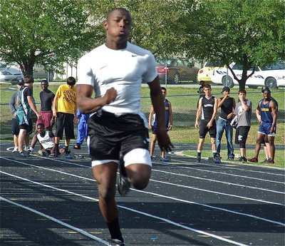 Image: Desmond dashes — Desmond Anderson keeps running all the way to Area.