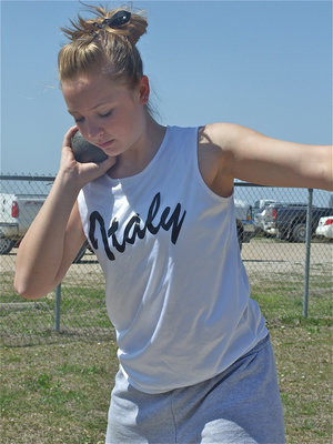 Image: Jaclynn Lewis gets set — 7th grader Jaclynn Lewis won 1st place in the discus and tied for 4th place in the shot put at the Junior High District track meet in Hubbard.