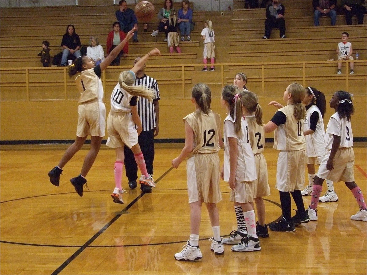 Image: The tip-off — Emily Cunningham and Annie Perry battle during the tip-off between Italy 13 and Italy 14.