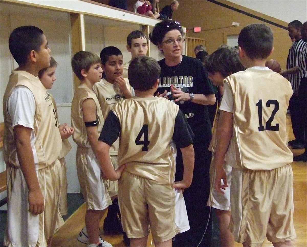 Image: Run the offense — Italy 30 coach Andrea Windham encourages her team to execute the offensive game plan.