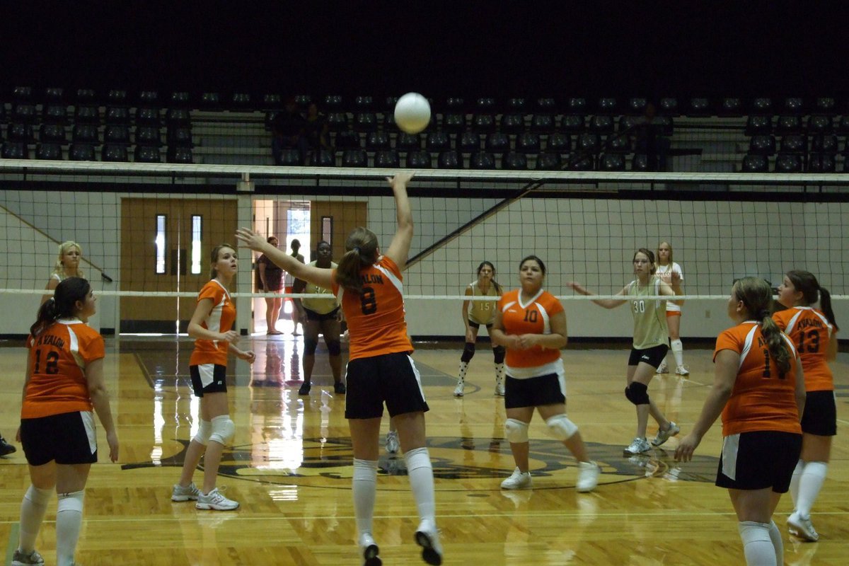 Image: Avalon vs JV Gladiators — Avalon brings back the ball.