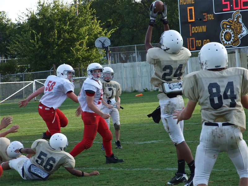 Image: Pitch and catch — Quarterback John Escamilla(7) completes a pass to Trevon Robertson(24) in the first quarter as Chace McGinnis(84) has their back. Italy’s Junior High won 16-0 over the Axtell Longhorns.