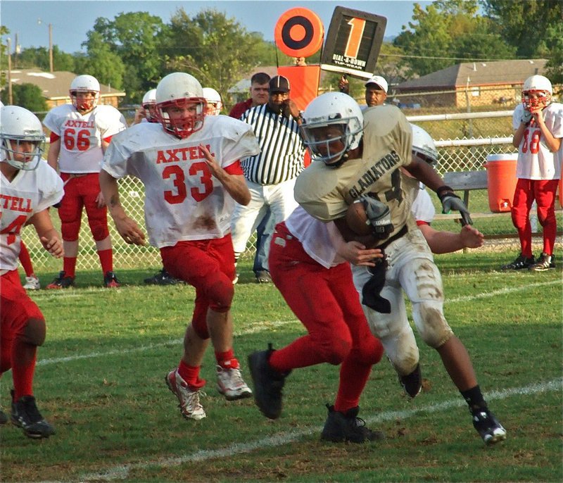 Image: Stampede! — Trevon Robertson tries to avoid being gored by the Longhorn defense.
