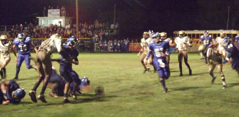 Image: Italy’s defense denies — Linebacker Jasenio Anderson cuts down the Bulldog ball carrier before he can score the 2-point conversion.