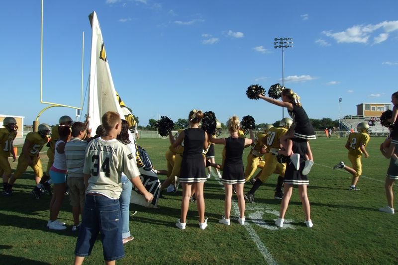 Image: Welcome to the field — The Italy cheerleaders welcome the Gladiators to the field.