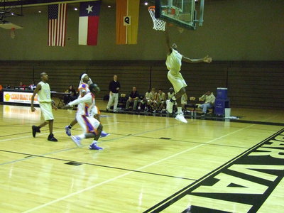 Image: John Isaac  — Italy’s #10 John Isaac finishes the fast break against the Dallas Gateway Gators.