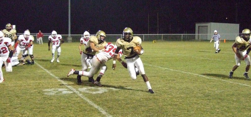 Image: Jasenio Anderson — Anderson runs for the TD.
